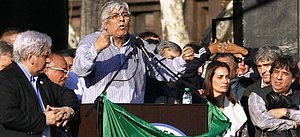 moyano99.jpg